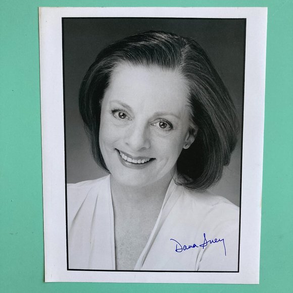 Dana Ivey Signed 8”X10” Photo Films The Addams Family / Dirty Rotten Scoundrels - Picture 1 of 2
